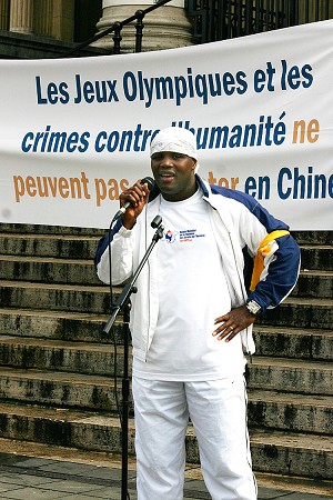 Bea Diallo, Belgian Parliament member and ten-time International Boxing Federation middleweight champion, explains why he supports the Human Rights Torch Relay. (The Epoch Times)